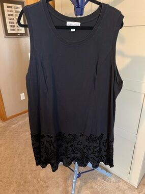 Kathleen Kirkwood Black Sleeveless Tank with Velvet Burnout Hem